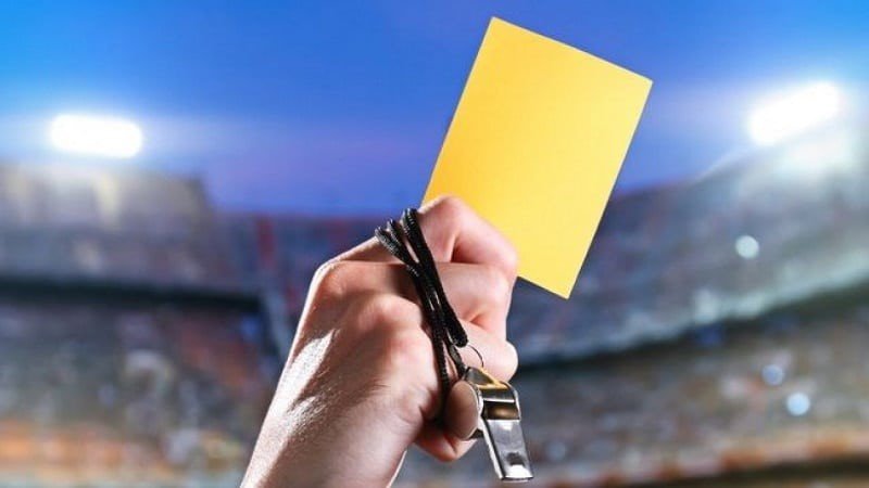Biết thời điểm hợp lý xả kèo thẻ phạt ra sao?